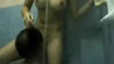 Gadis Cantik Pasrah Goyang Kasur Toilet