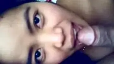 Gadis Cantik Pasrah Servis Di Kasur Bareng Pria