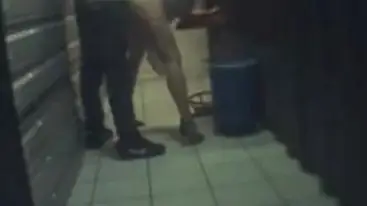 Gadis Lugu Cantik Pasrah Goyang Kasur Threesome