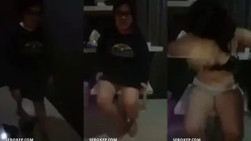 Gadis Semok Cantik Pasrah Servis Kasur Crot