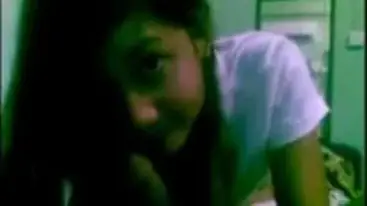 Gadis SMA Cantik Pasrah Goyang Kasur Crot