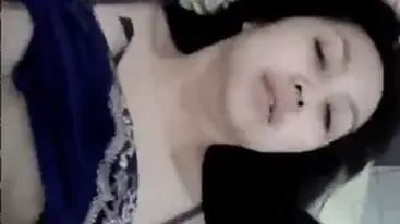 Kemesraan Sejoli Cantik Saat Bangun Tidur