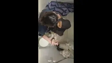 Ukhti Hijab Cantik Pasrah Kasur Fitting Room