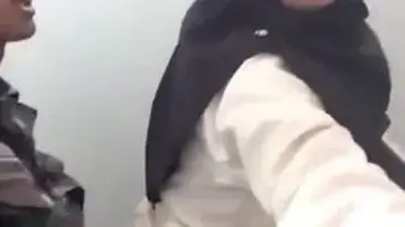 Ukhti Hijab Semok Cantik Pasrah Goyang Kasur